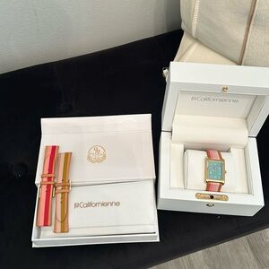 Beautiful watch with 2 extra sets of straps